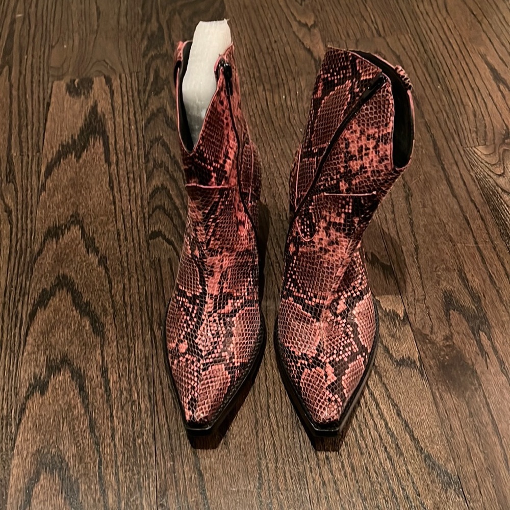 Jeffrey Cambell boots size 41. Brand new